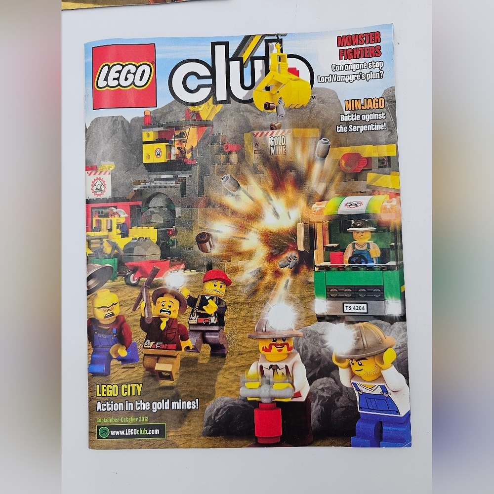 5 Issues of Lego Club Magazine - Picture 4 of 7